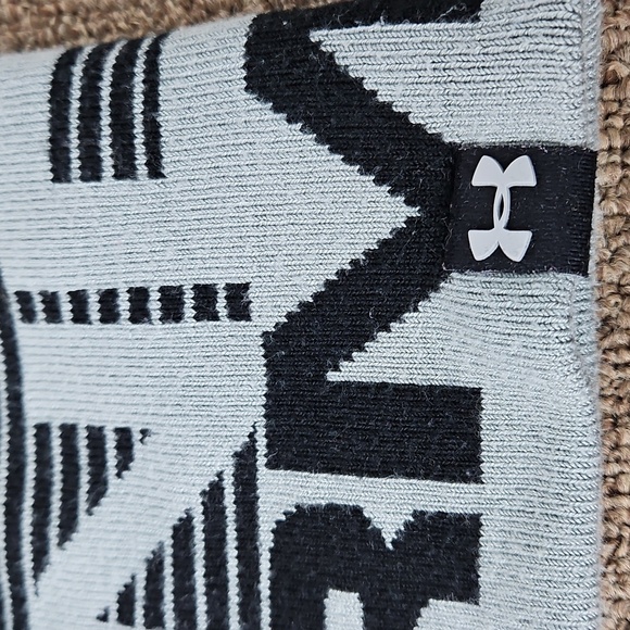 Under Armour Gray & Black Reversible Beanie Cap OS - Picture 2 of 3